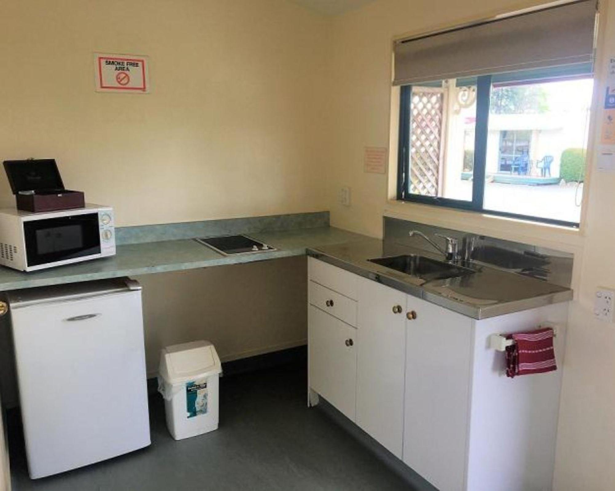 Otorohanga Kiwi Holiday Park Room photo